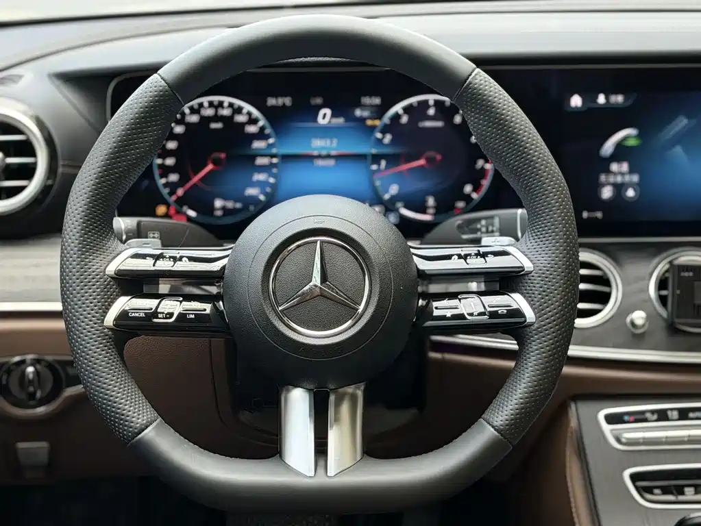 Mercedes-Benz E-Class — миниатюра 7