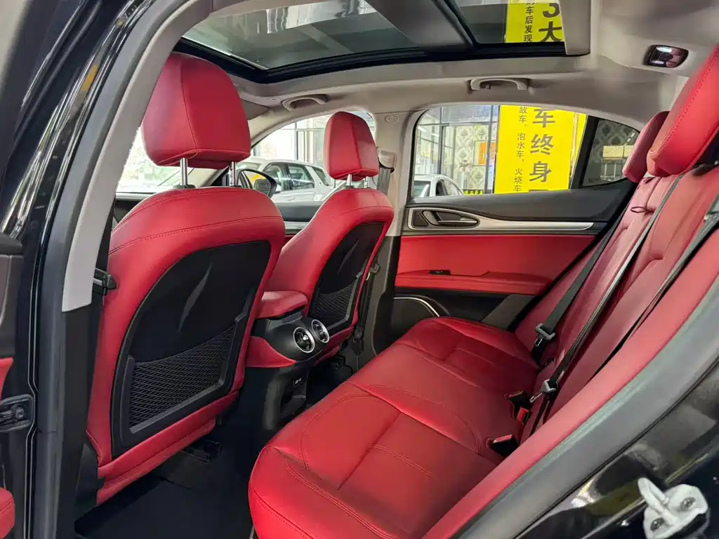 Alfa Romeo Stelvio — миниатюра 8