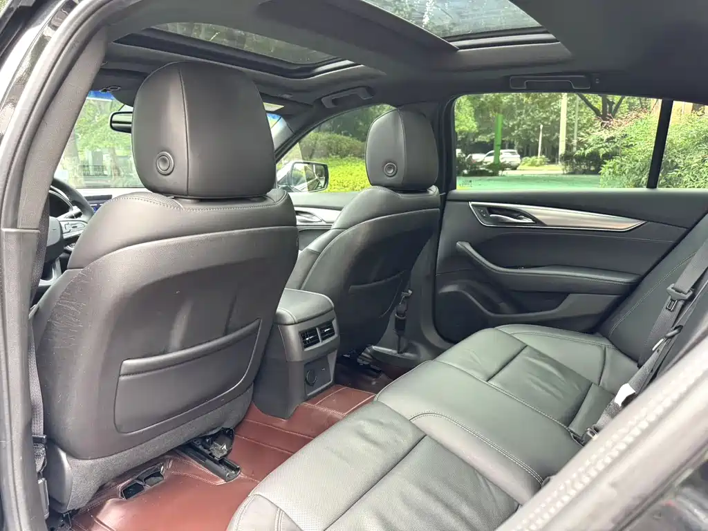 Cadillac CT5 — миниатюра 6