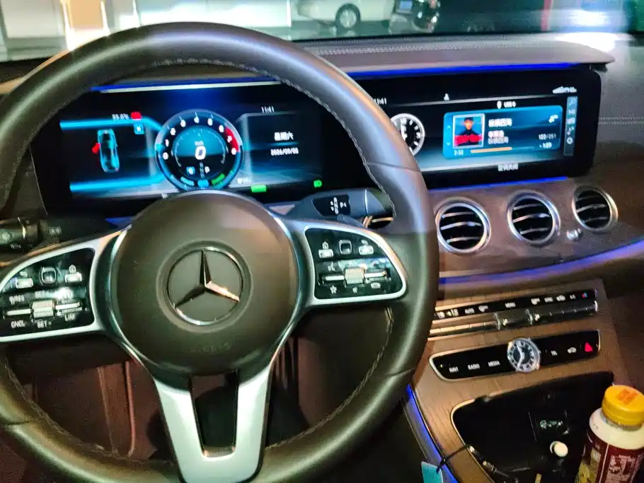 Mercedes-Benz E-Class — миниатюра 12