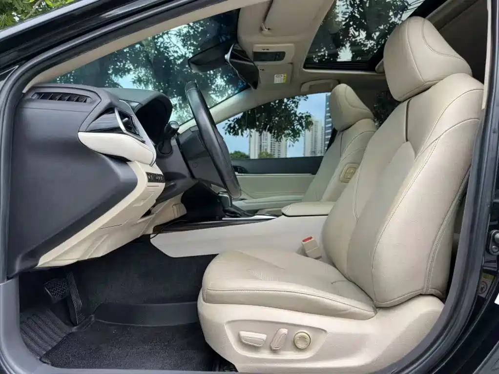 Toyota Camry — миниатюра 17