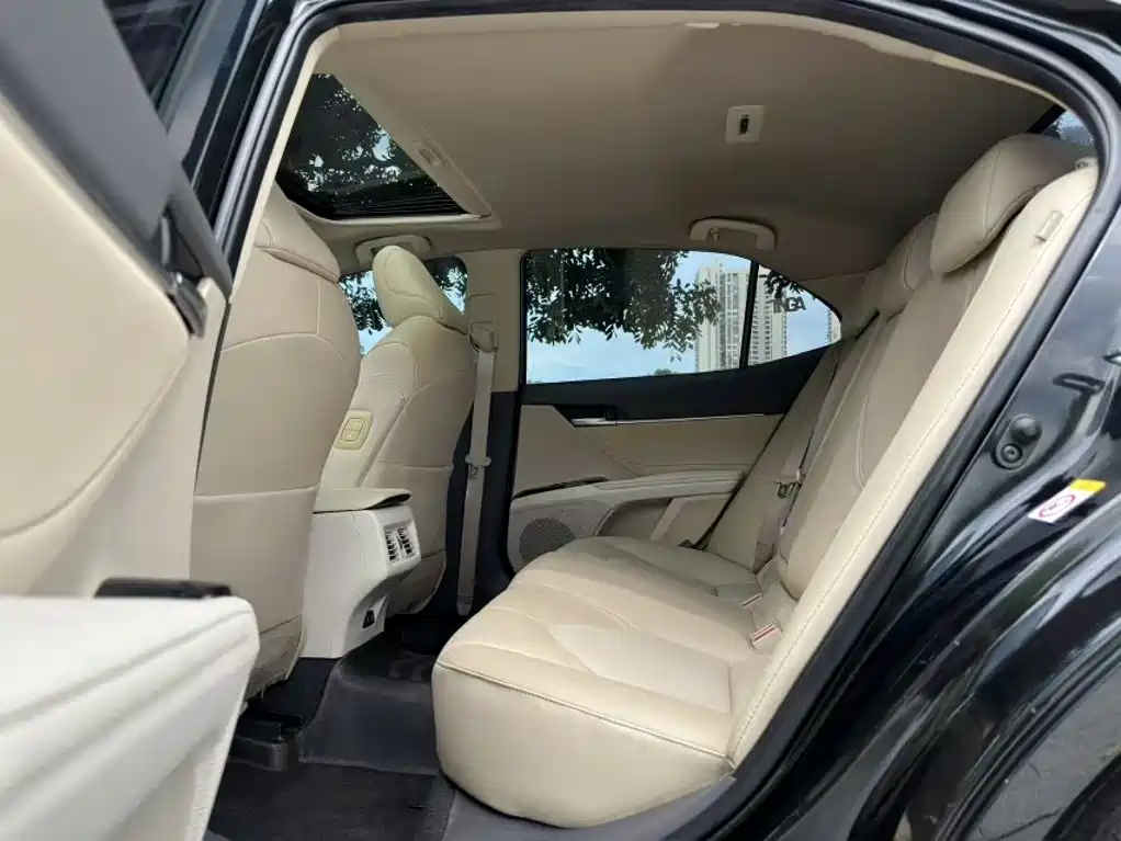 Toyota Camry — миниатюра 18