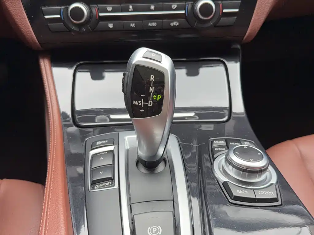 BMW 5 Series — миниатюра 19