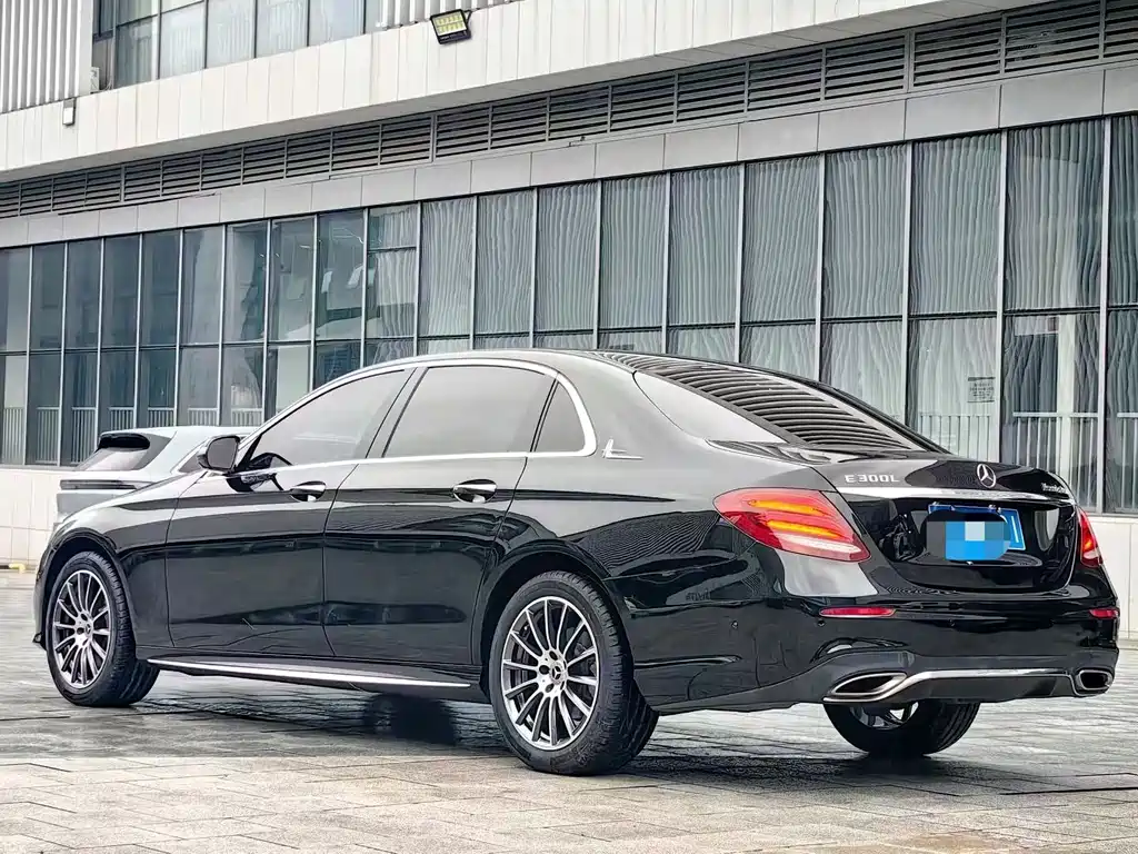Mercedes-Benz E-Class — миниатюра 9