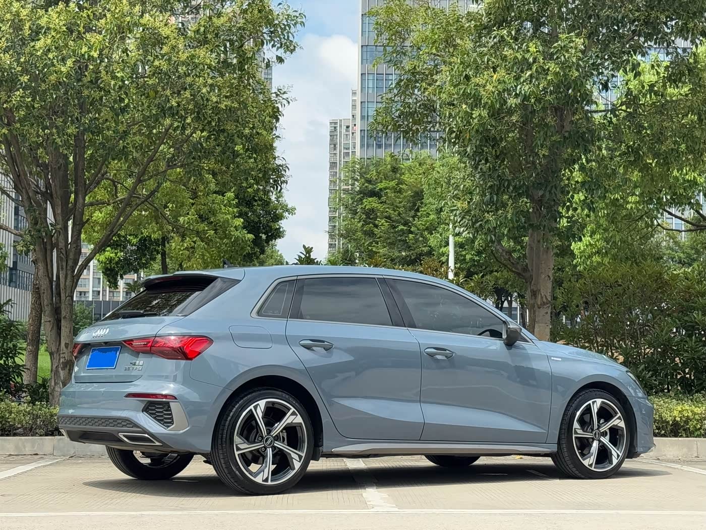 Audi A3 1.4 л 2023 г. Серебристо-серый, пробег 40000 км