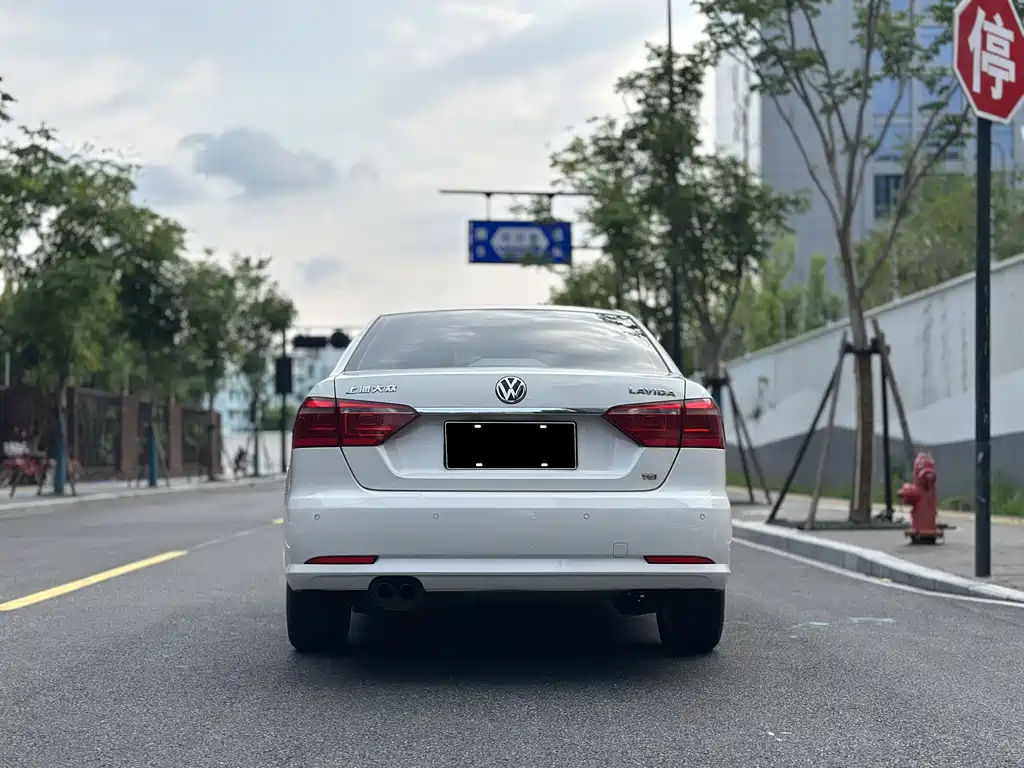 Volkswagen Lavida — миниатюра 6