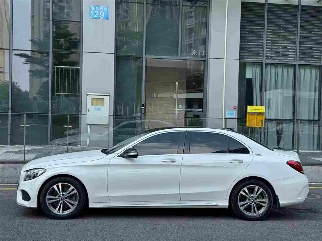 Mercedes-Benz C-Class — миниатюра 2