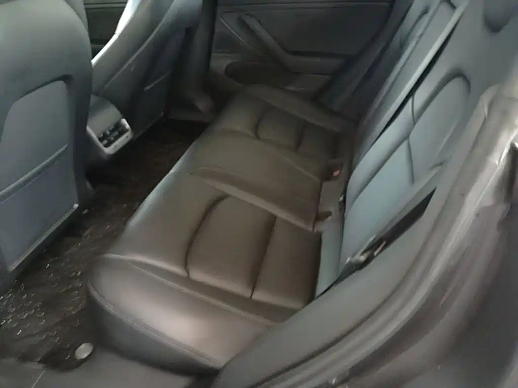 Tesla Model 3 — миниатюра 17