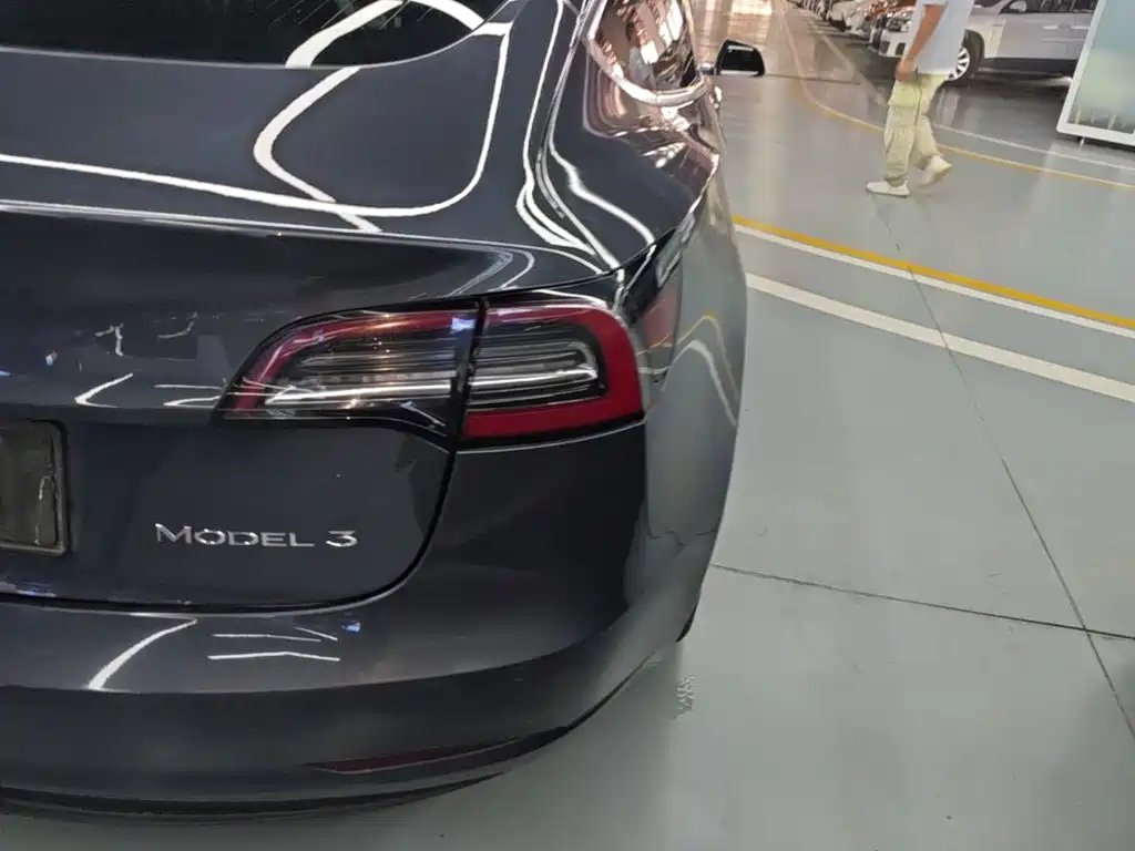 Tesla Model 3 — миниатюра 8
