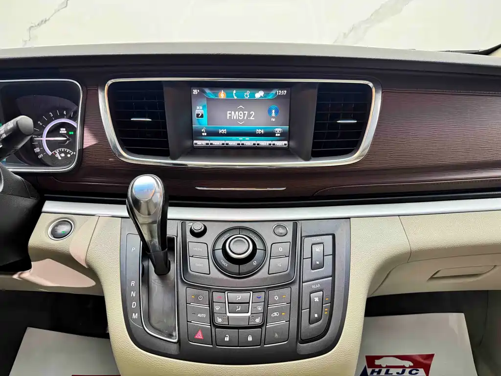 Buick GL8 — миниатюра 12