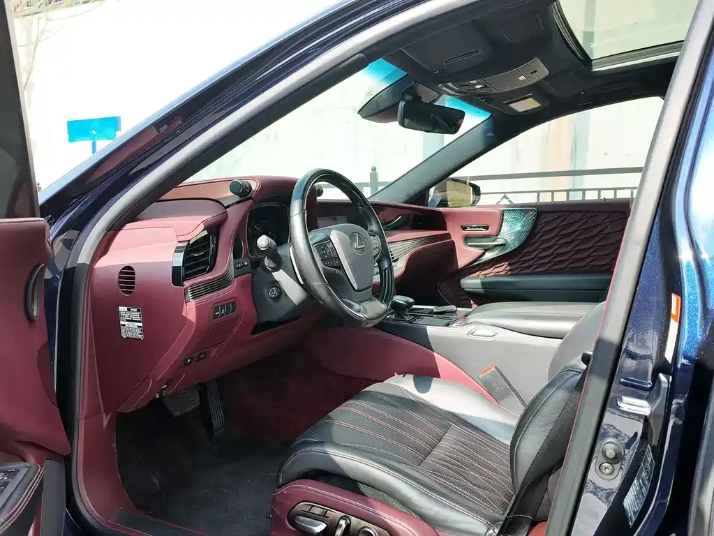 Lexus LS — миниатюра 5