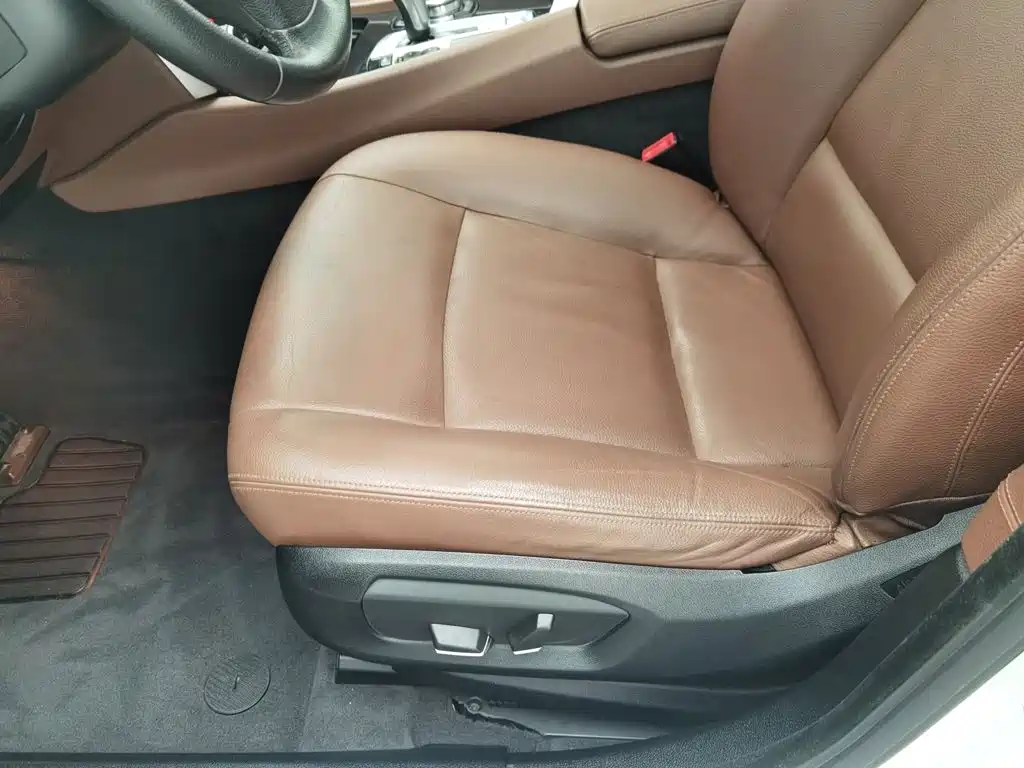 BMW 5 Series GT — миниатюра 20