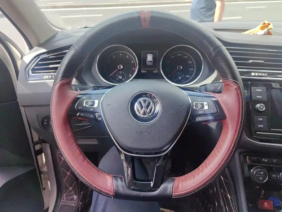 Volkswagen Tiguan L — миниатюра 15