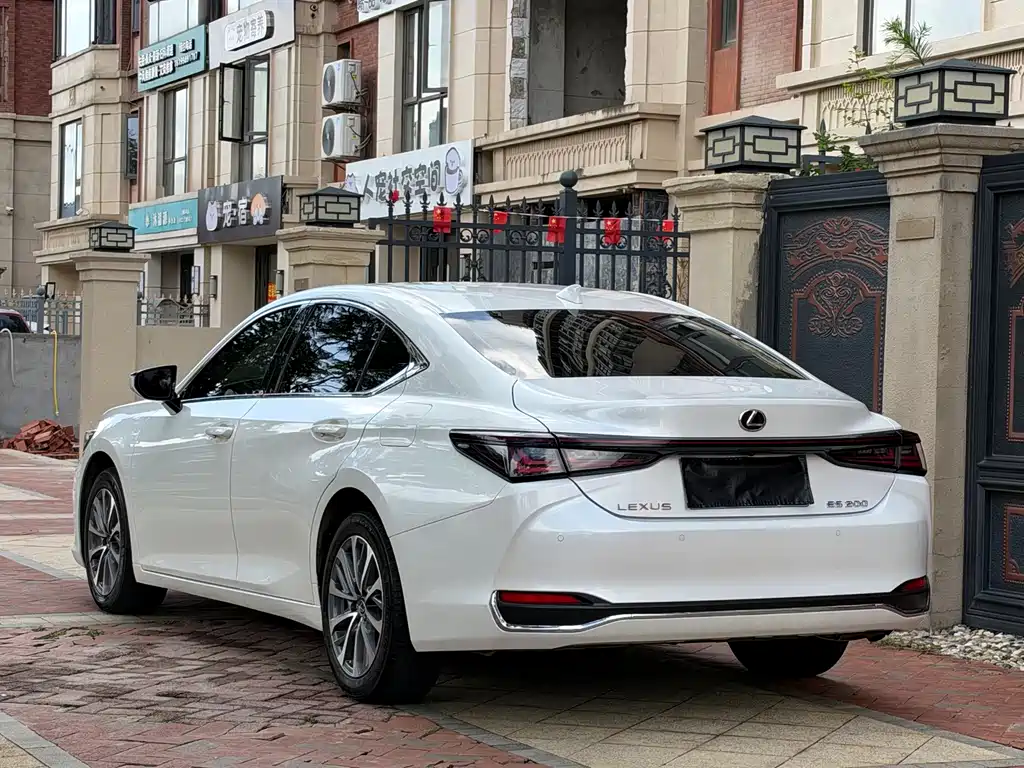 Lexus ES — миниатюра 9