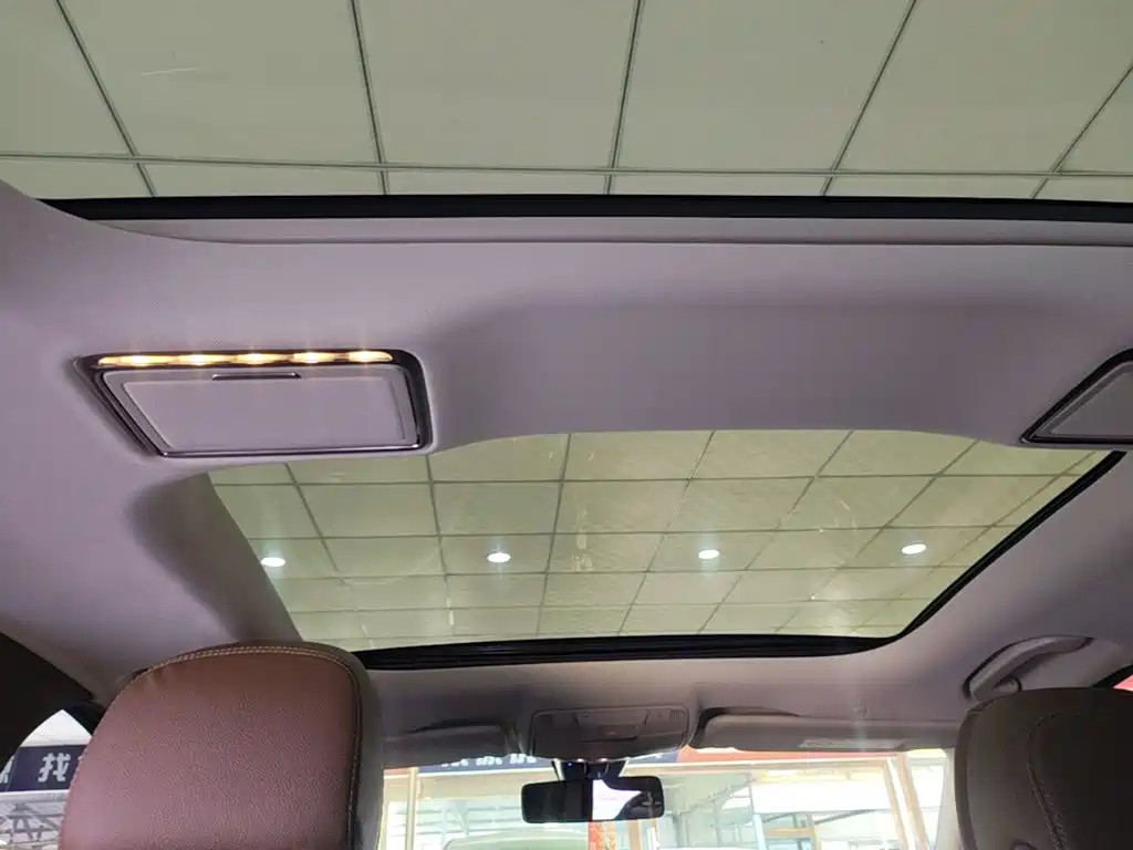 Mercedes-Benz E-Class — миниатюра 18