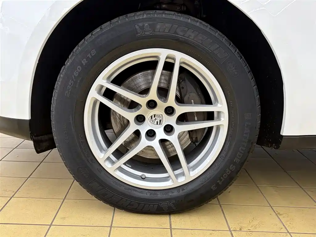 Porsche Macan — миниатюра 6