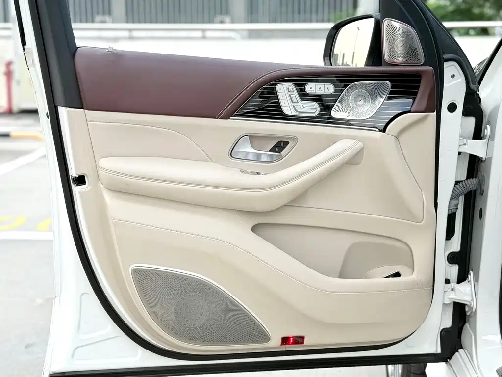 Mercedes-Benz GLS — миниатюра 13