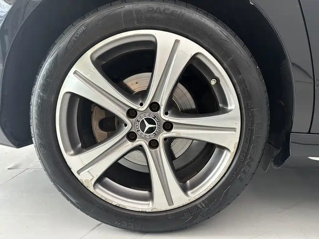 Mercedes-Benz E-Class — миниатюра 9