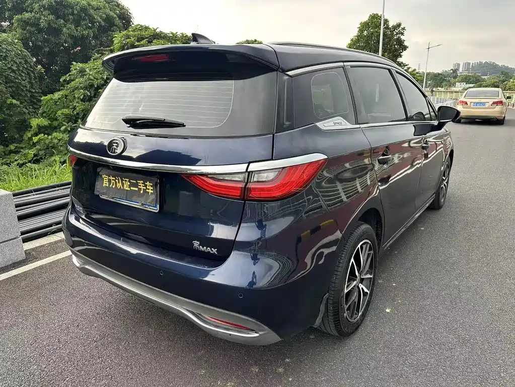 BYD MAX — миниатюра 6