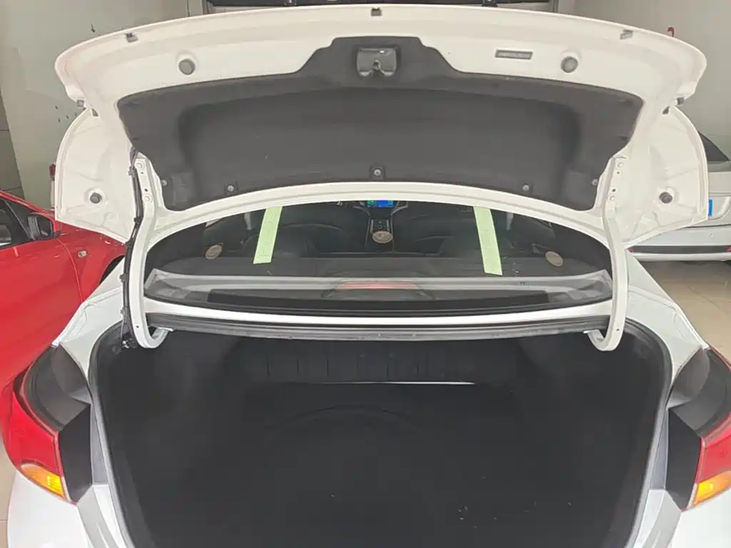 Hyundai Elantra Langdong — миниатюра 19