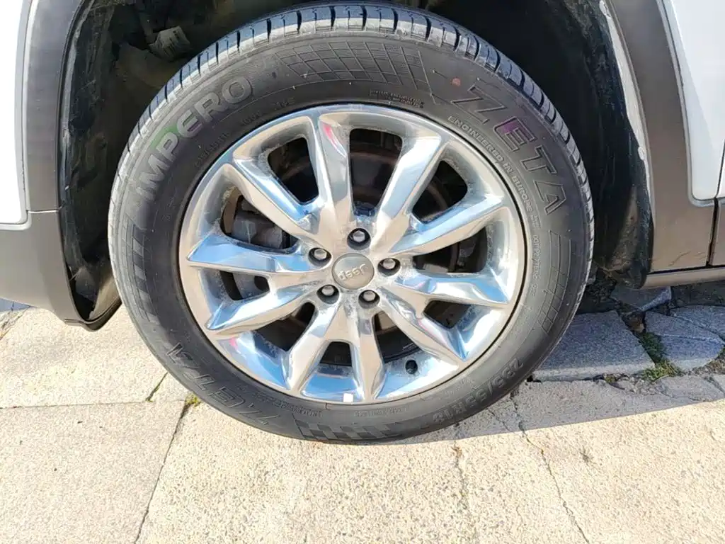 Jeep Cherokee — миниатюра 23