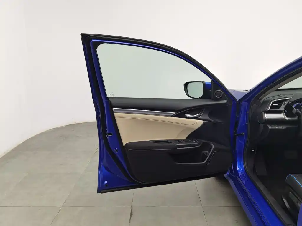 Honda Civic — миниатюра 8