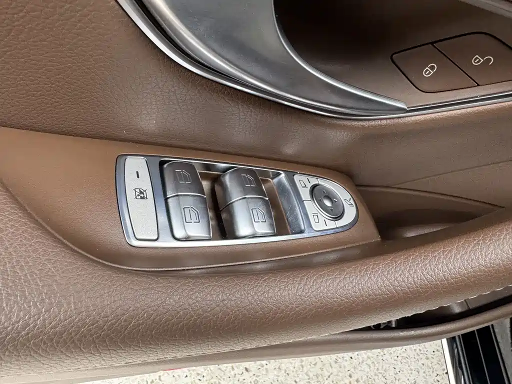Mercedes-Benz E-Class — миниатюра 19