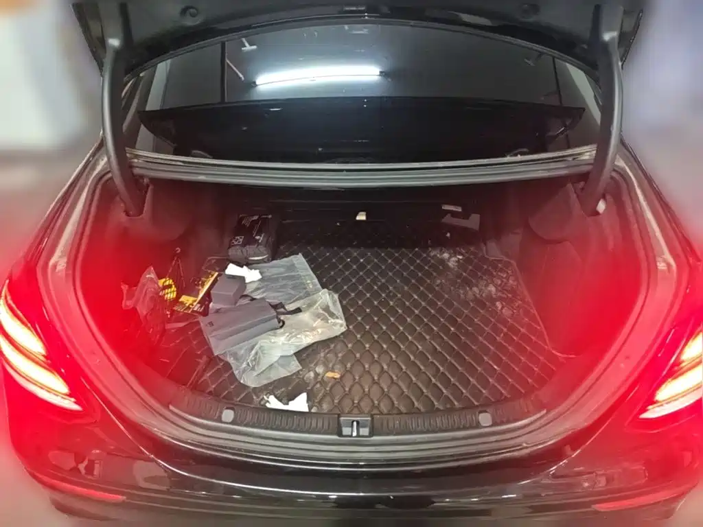 Mercedes-Benz E-Class — миниатюра 24