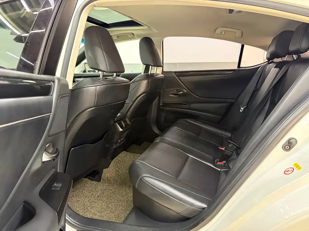 Lexus ES — миниатюра 5