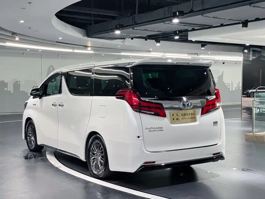 Toyota Alphard — миниатюра 6