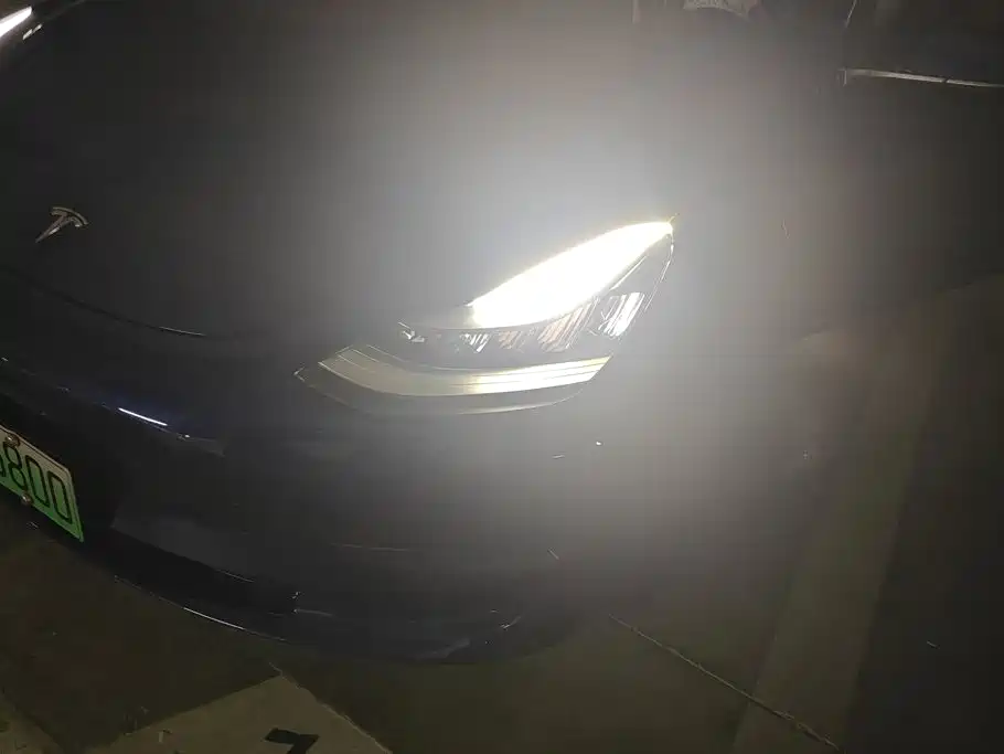 Tesla Model 3 — миниатюра 5