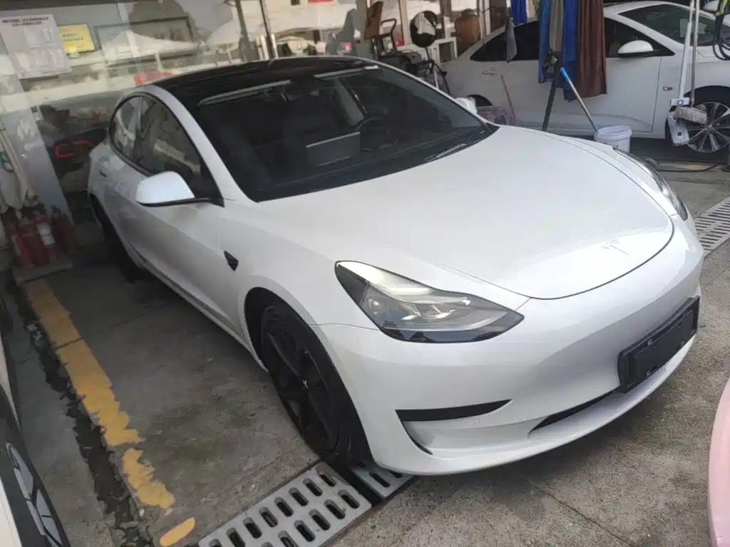 Tesla Model 3 — миниатюра 4