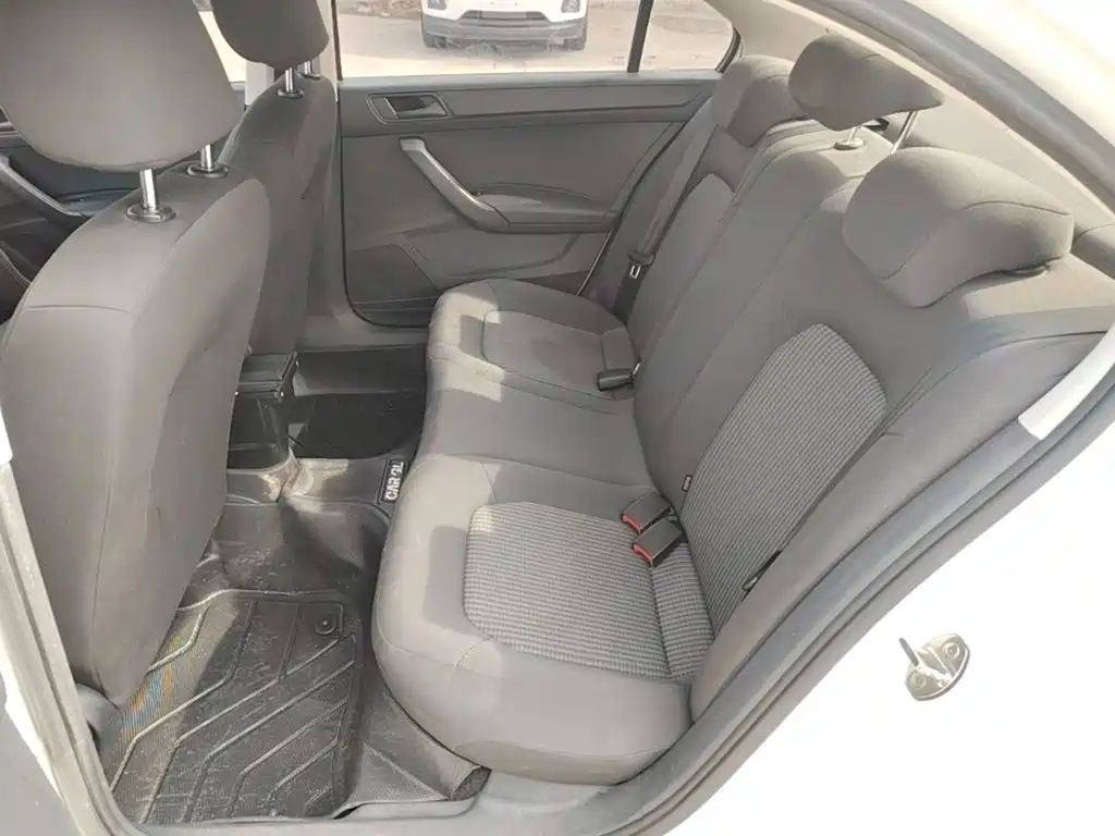 Volkswagen Santana — миниатюра 17