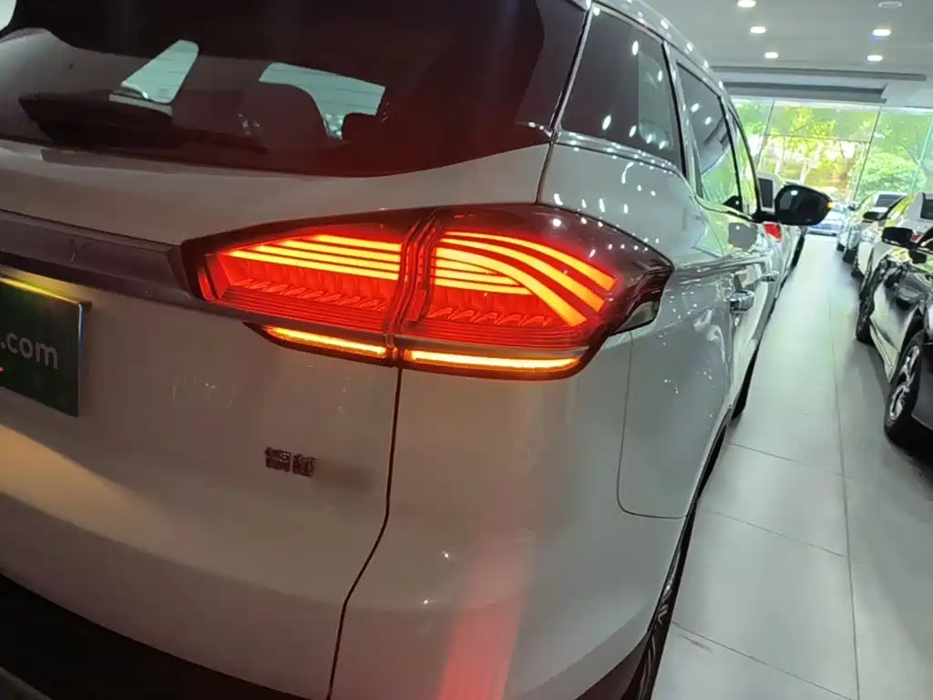 Geely Boyue — миниатюра 8