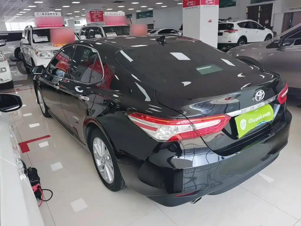 Toyota Camry — миниатюра 5