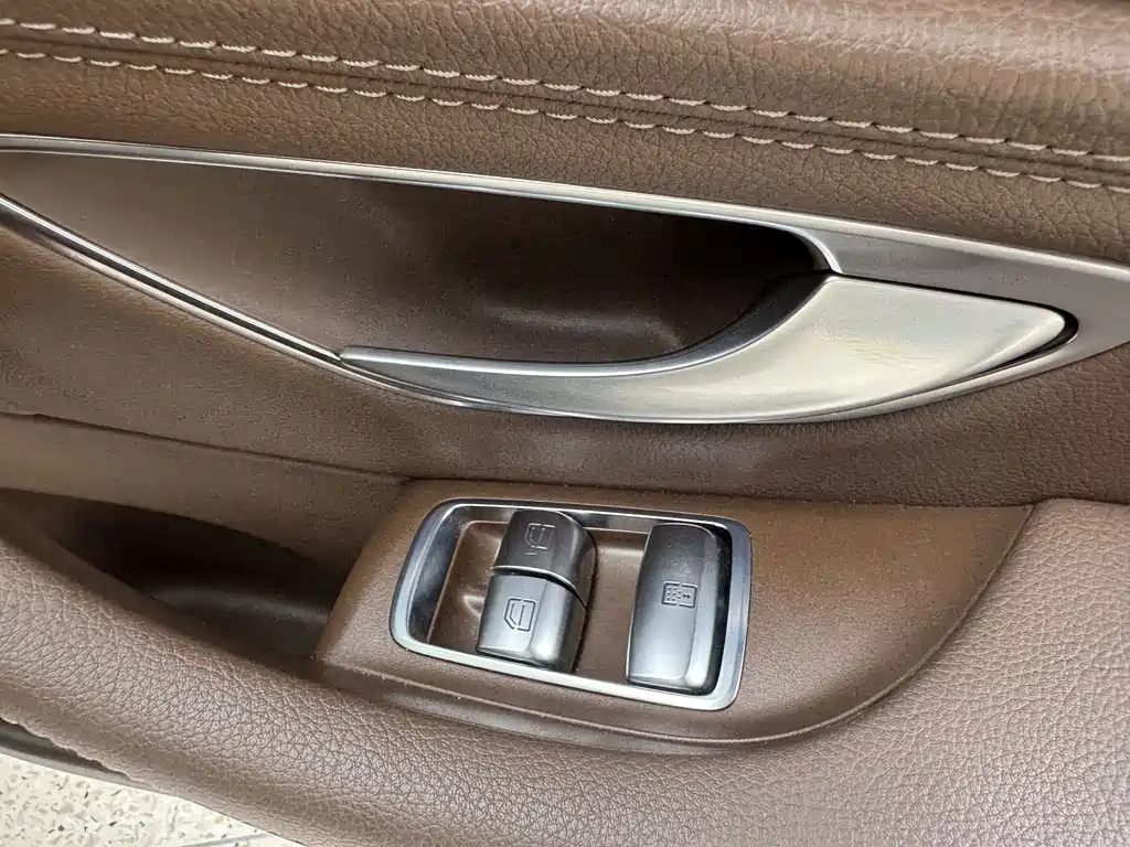 Mercedes-Benz E-Class — миниатюра 46