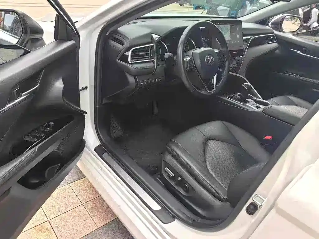 Toyota Camry — миниатюра 4