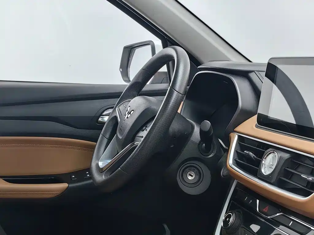 Wuling Hongguang S3 — миниатюра 22