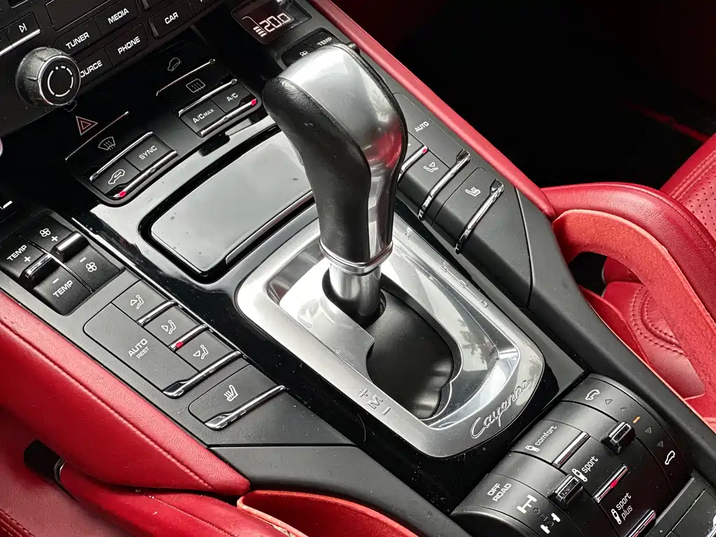 Porsche Cayenne — миниатюра 15