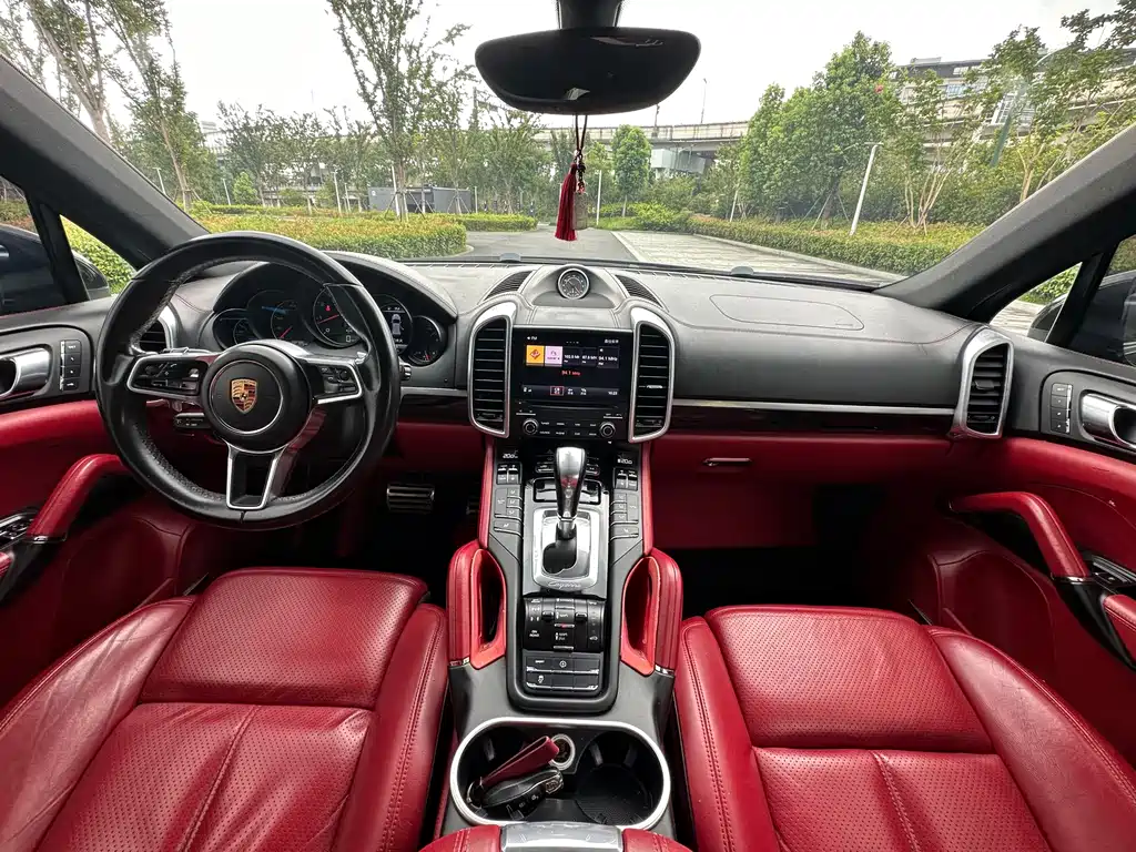 Porsche Cayenne — миниатюра 8