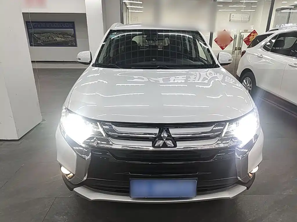 Mitsubishi Outlander — миниатюра 3