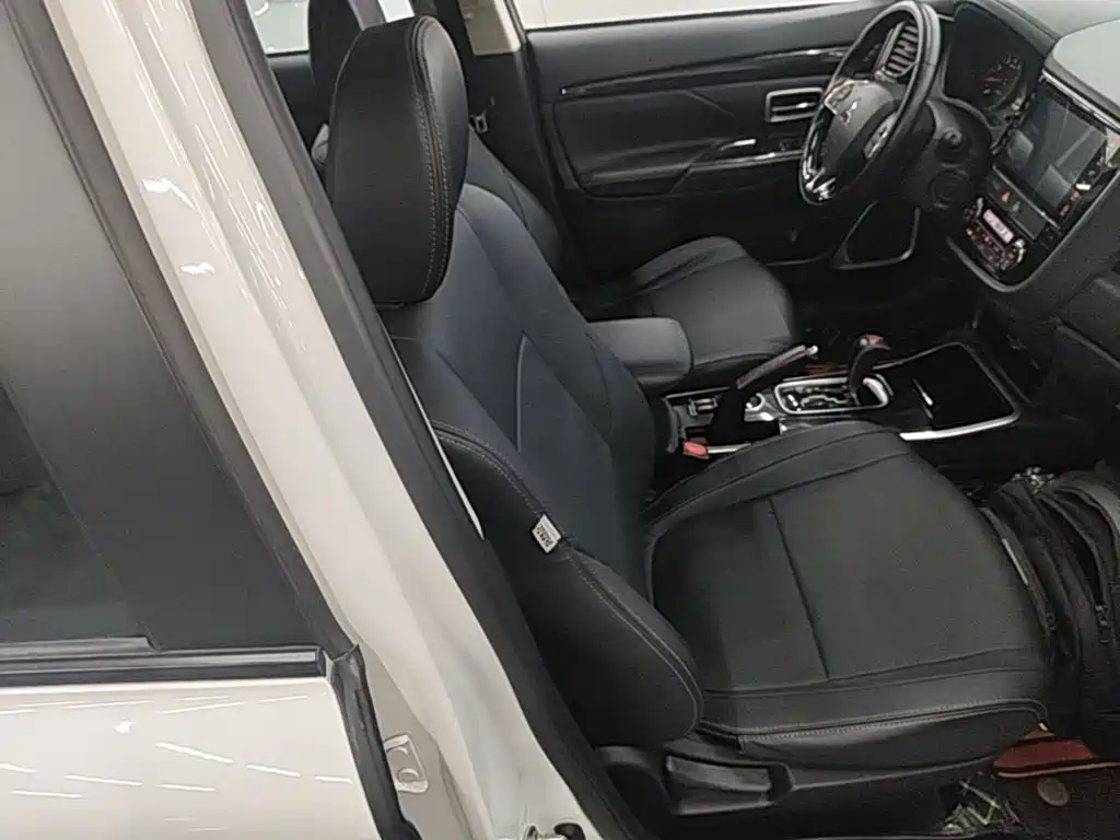 Mitsubishi Outlander — миниатюра 20