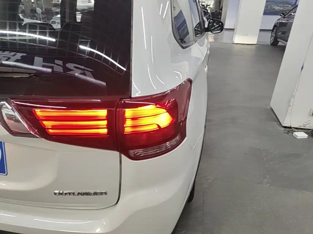 Mitsubishi Outlander — миниатюра 24