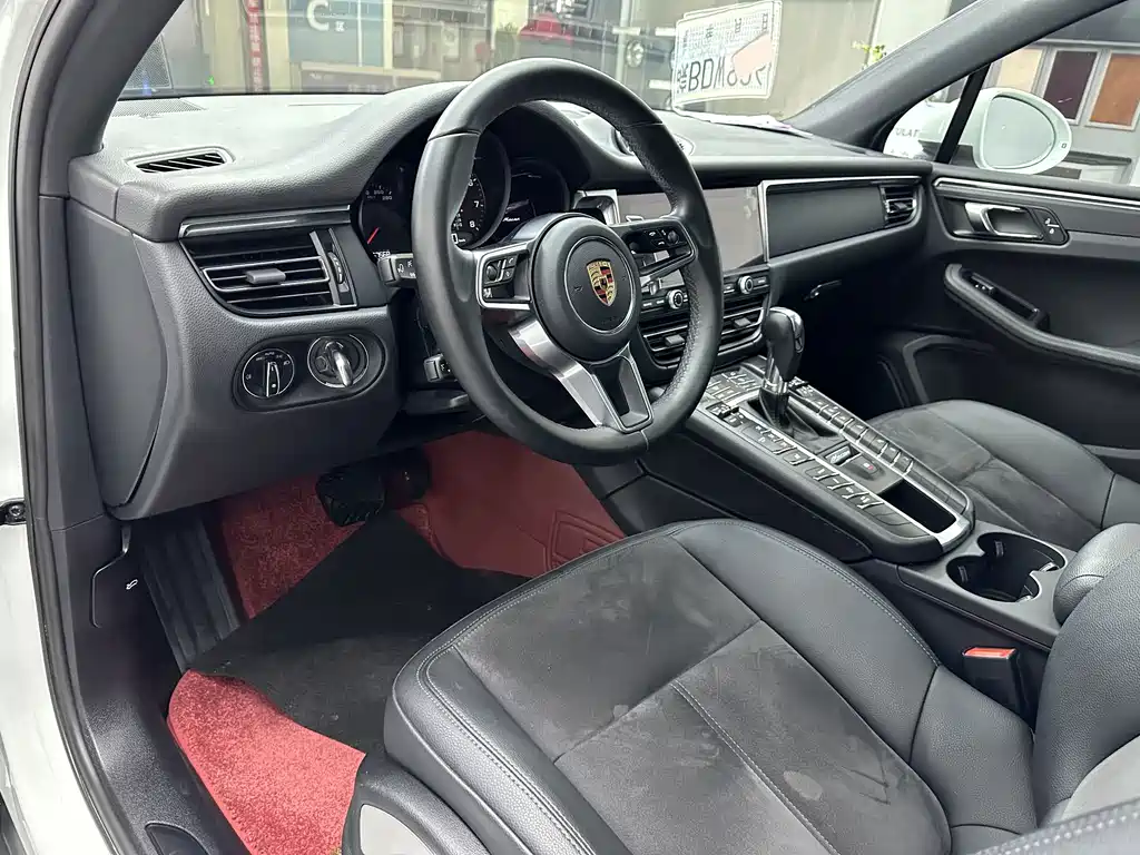 Porsche Macan — миниатюра 12