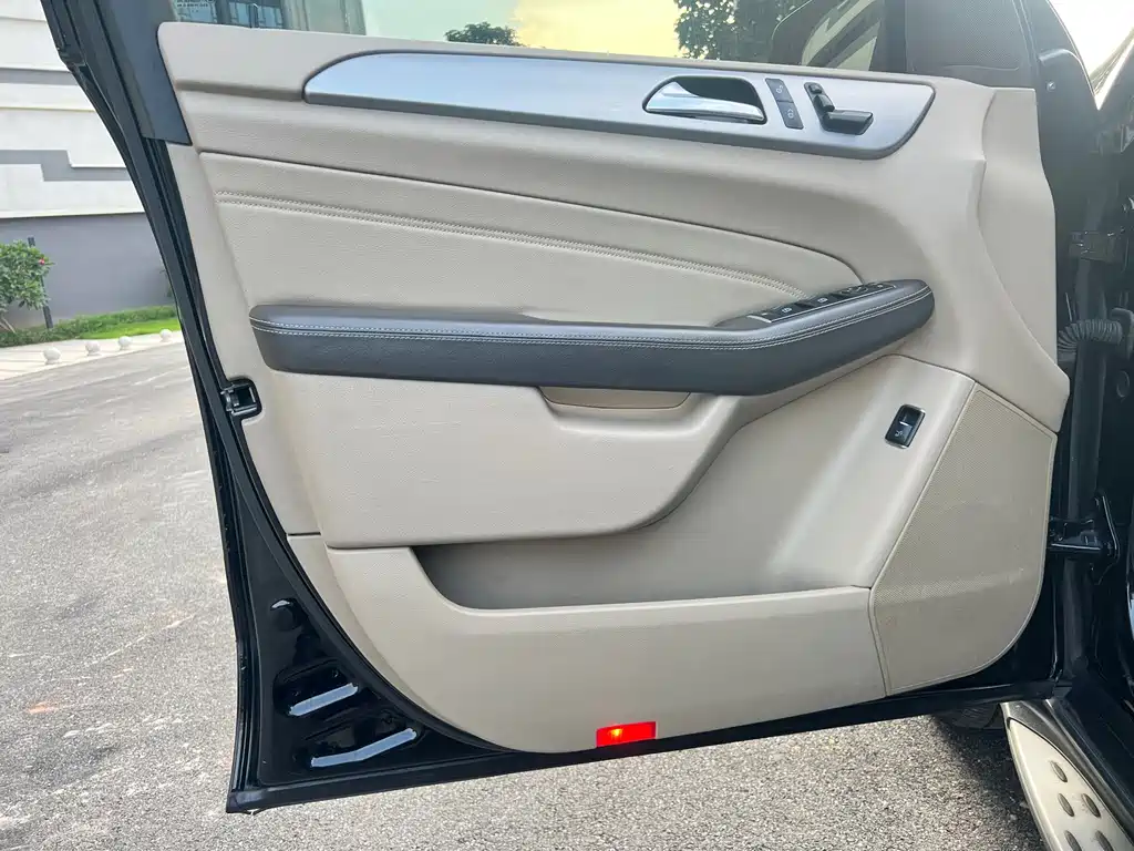 Mercedes-Benz M-Class — миниатюра 37