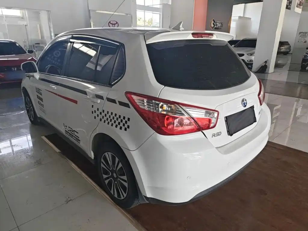 Venucia R50 — миниатюра 5
