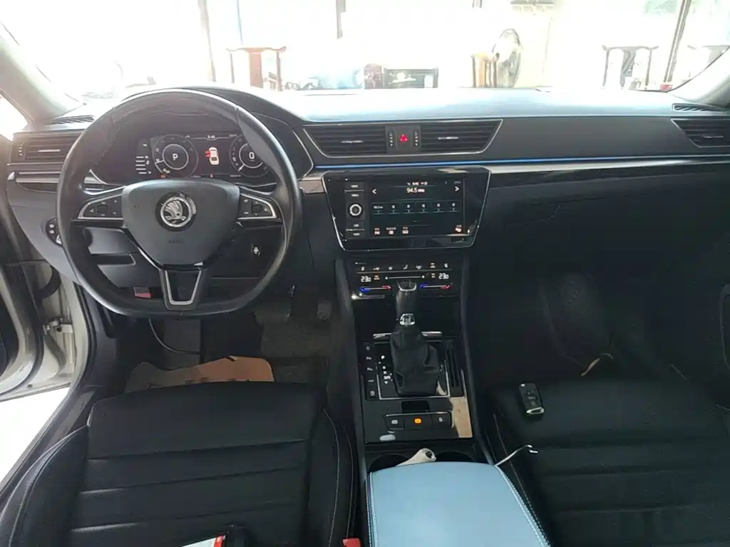 Skoda Superb — миниатюра 10