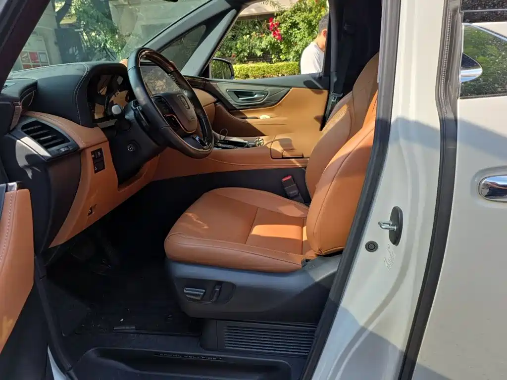 Toyota Vellfire — миниатюра 8