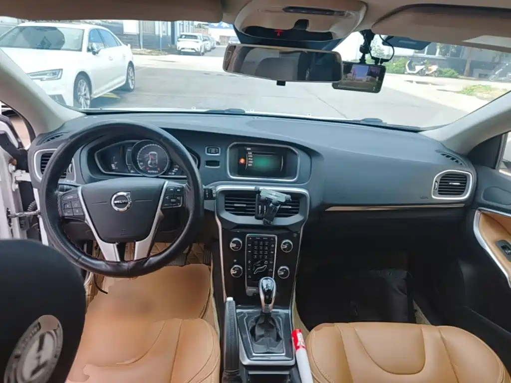 Volvo V40 — миниатюра 10