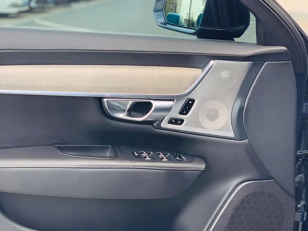 Volvo S90 PHEV — миниатюра 9